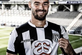 九游会官方网站关于多特蒙德迎荷甲关键赛；今晚完成体检；更衣室稳定；轮换策略成焦点的信息