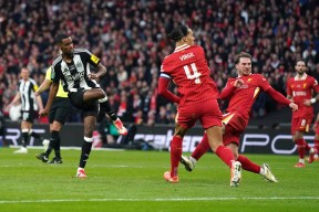  萨拉赫回归赛场，绝杀首场状态亮眼，TES观众沸腾！